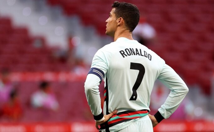 Manchester United, Cristiano Ronaldo'yu transfer ettiğini açıkladı