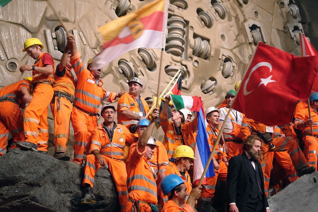 Rönesans uluslararası müteahhitliğin zirvesinde Türkiye'yi temsil ediyor