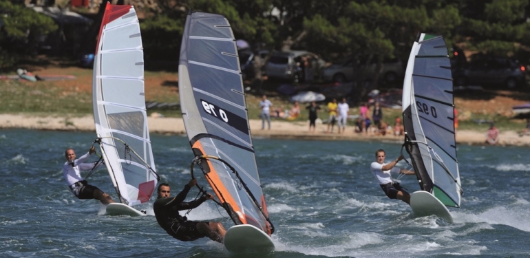 Vakkorama, Alaçatı’da Türkiye Windsurf Şampiyonası düzenliyor.