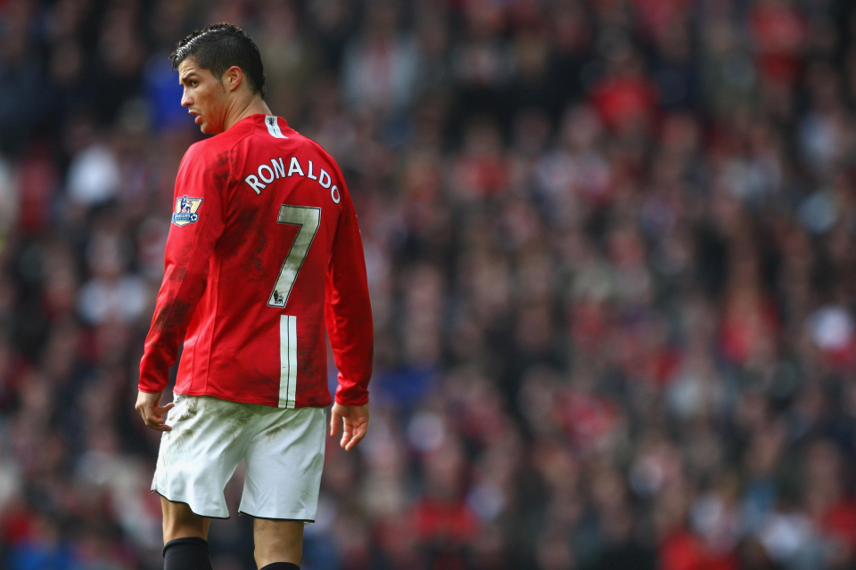 Cristiano Ronaldo'nun Manchester United'daki forma numarası 7 oldu.