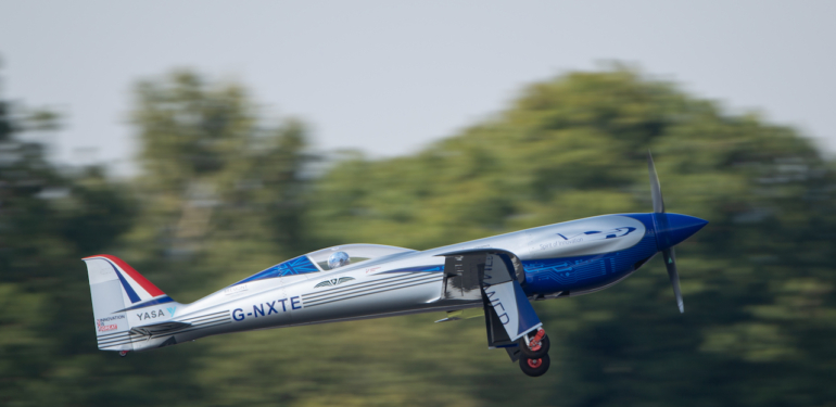 Rolls-Royce’un elektrikli uçağı gökyüzüyle buluştu.