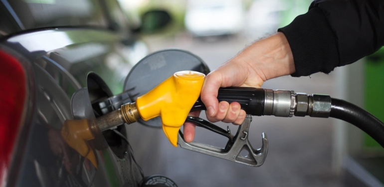 Benzin ve motorine indirim geldi