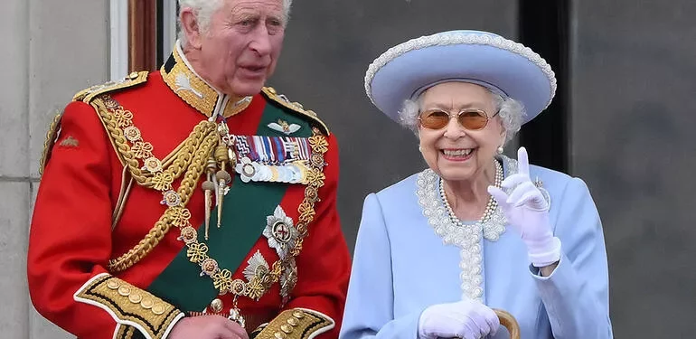 Kraliçe Elizabeth hayatını kaybetti. Charles İngiltere Kralı oldu.