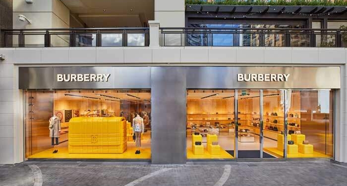 Burberry, Sonbahar/Kış 2022 Koleksiyonu Emaar Square Mall Mağazası’nda tanıtıldı