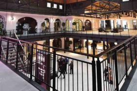 Galataport İstanbul Paket Postanesi Yılbaşı Alışveriş Şenliği'ne hazırlanıyor