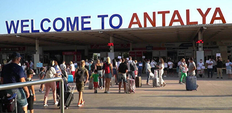 Antalya’ya turist yağdı!