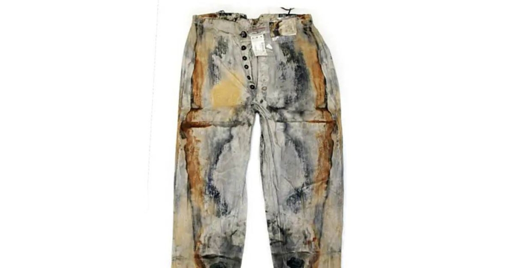 Dünyanın bilinen en eski pantolonu rekor fiyata satıldı