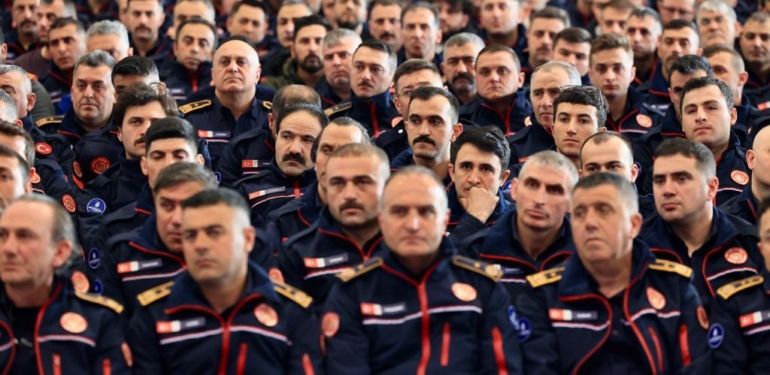 Ekrem İmamoğlu, deprem bölgesinde görev alan 2 bin 800 kurum personeliyle buluştu