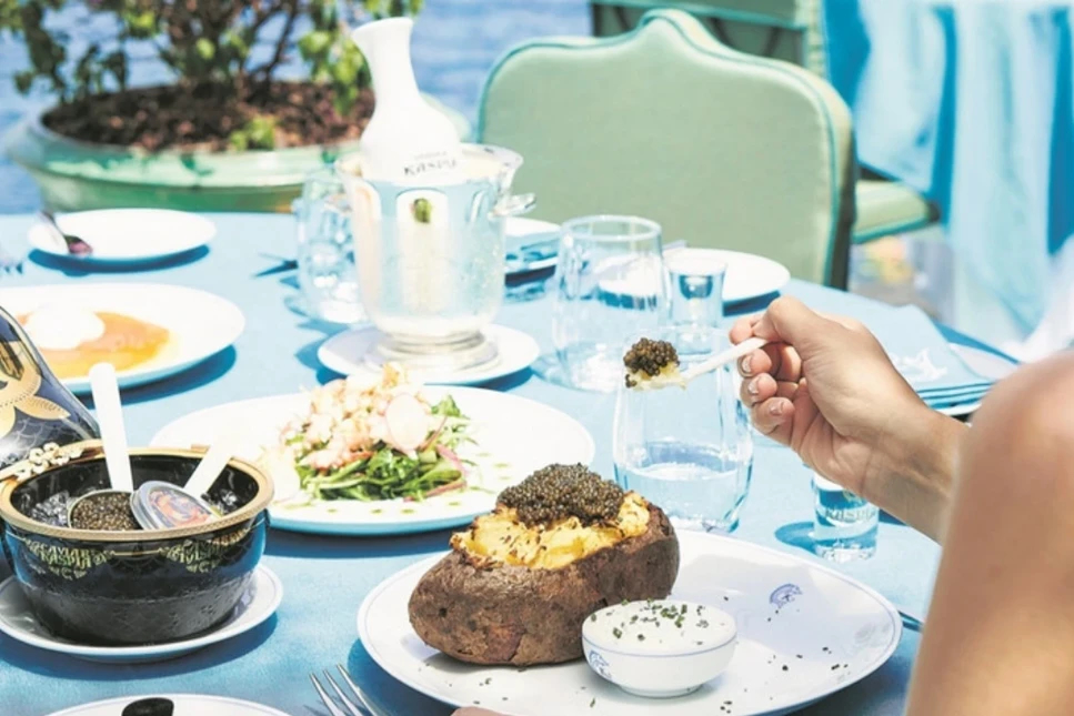 Bodrum'da fırın patates üstü havyar 40 Bin Lira