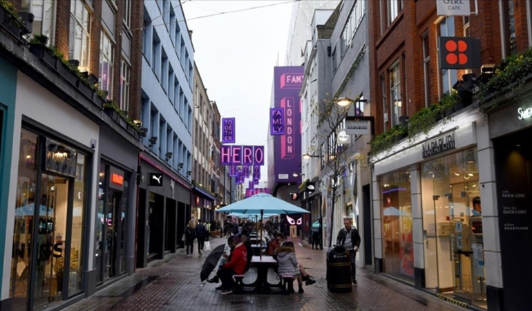 İngiltere Perakende Sektöründe 2024 Yılı İş Kaybı ve Yönetim Krizi