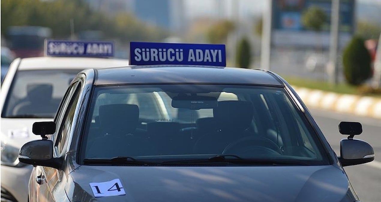 2025-yilinda-ehliyet-ucretleri-artisi-sGmR2KJF.jpg