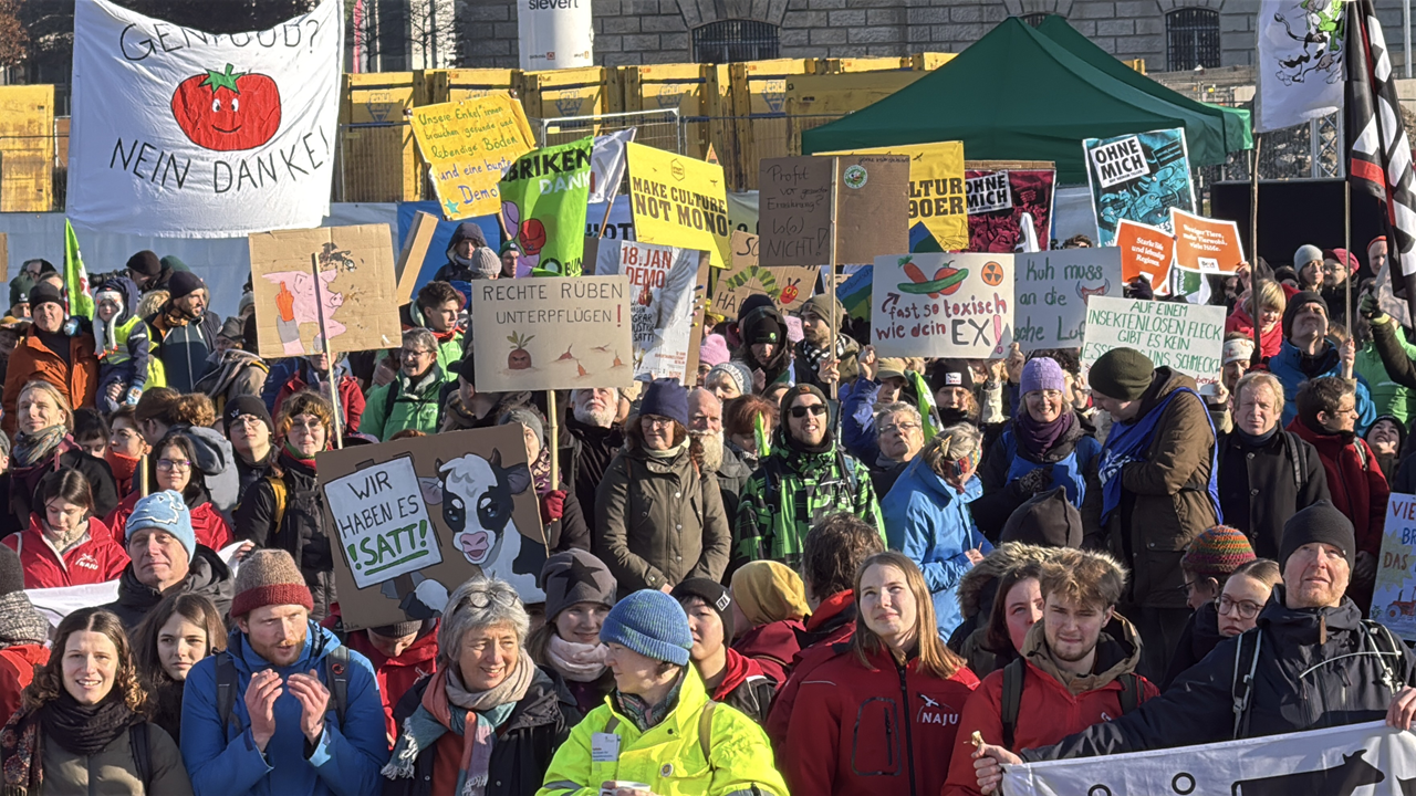 almanyada-ciftcilerden-tarim-politikalarina-buyuk-protesto-4XPX5HuG.png