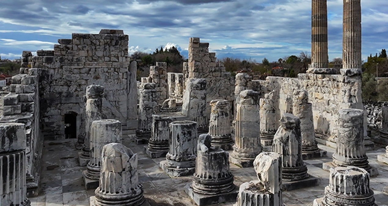 apollon-tapinagi-antik-donemin-mistik-merkezi-pRQT5qxf.jpg