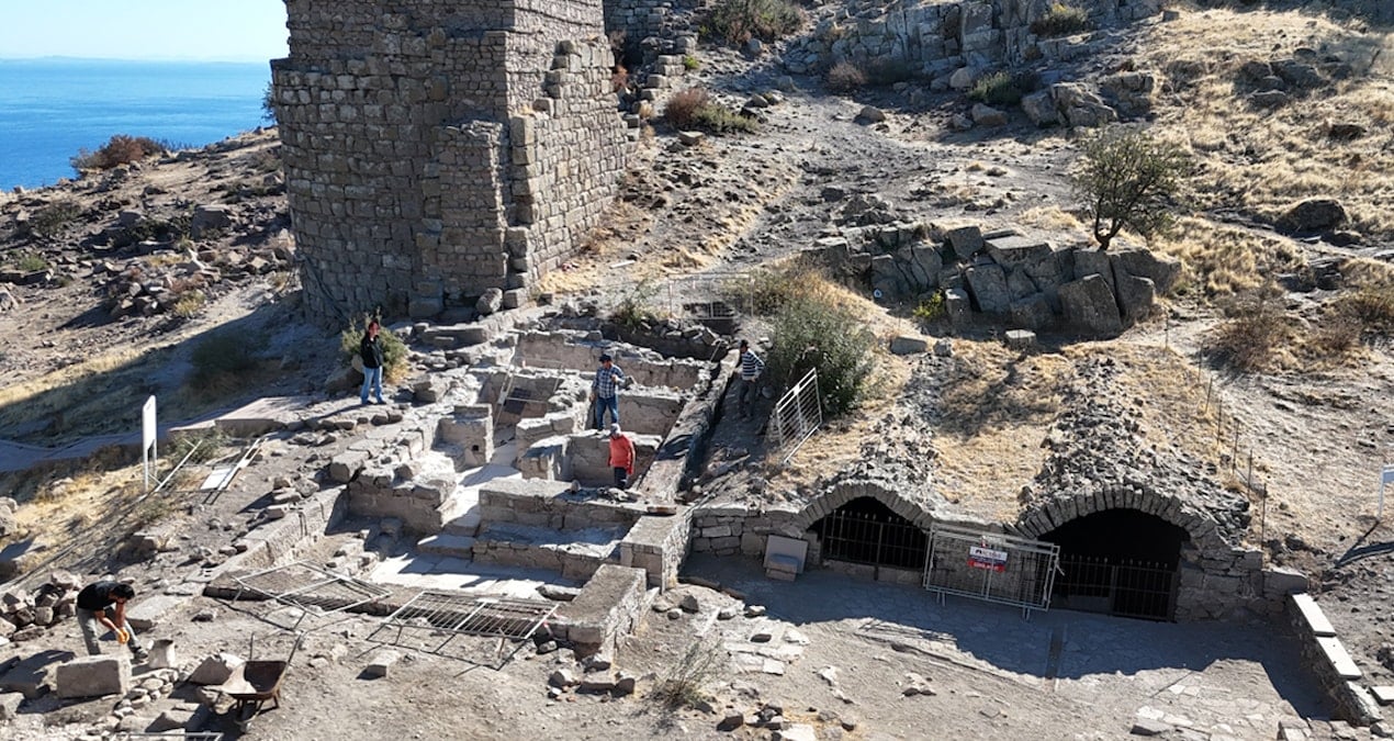 assos-antik-kentinde-tarihi-kesifler-erken-osmanli-hamami-ve-yazitlar-IYVh9nlW.jpg