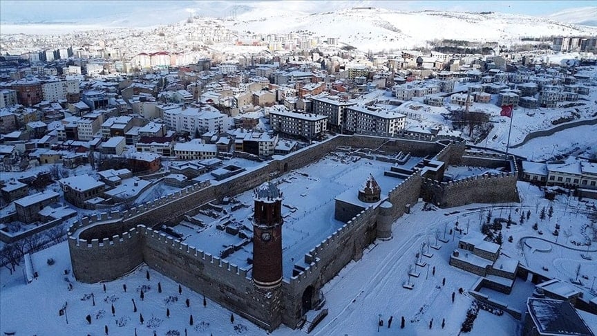 Erzurum Kalesi'nin Gizemli Kapıları: Tarihin Derinliklerine Yolculuk