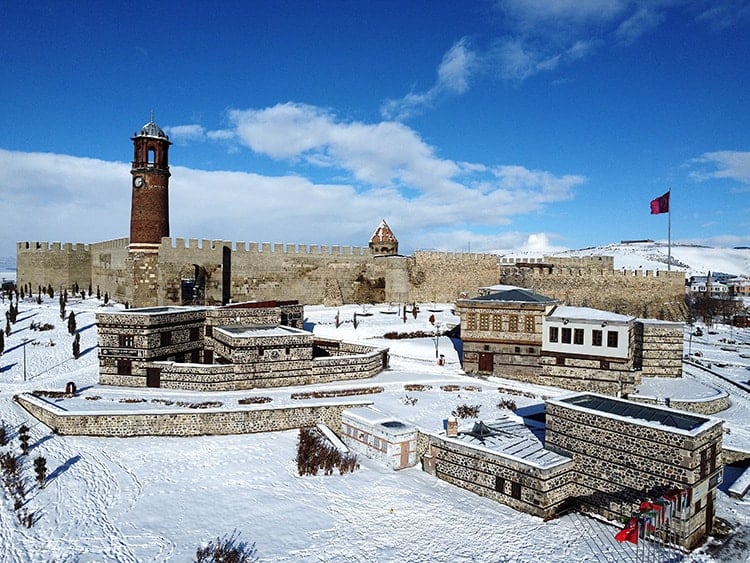 Erzurum Kalesi'nin Kapıları ve Tarihi Önemi