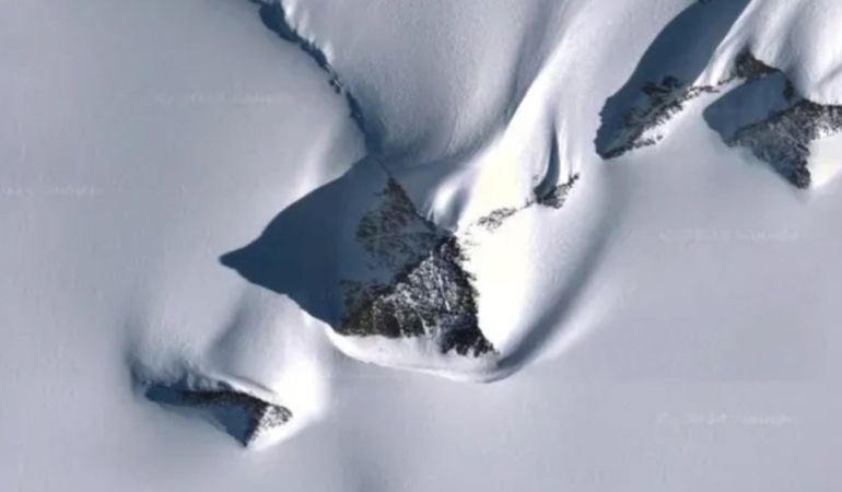 Güney Ellsworth Dağları: Doğanın Erozyonla Şekillendirdiği Zirve