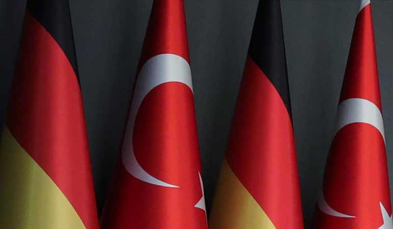 Mahfi Eğilmez’den ‘Gerçek Ötesi’ Kavramı Üzerine Değerlendirmeler