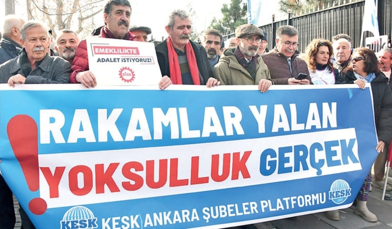 Memurlar ve Emeklilerden Maaş Artışlarına Tepki Eylemleri