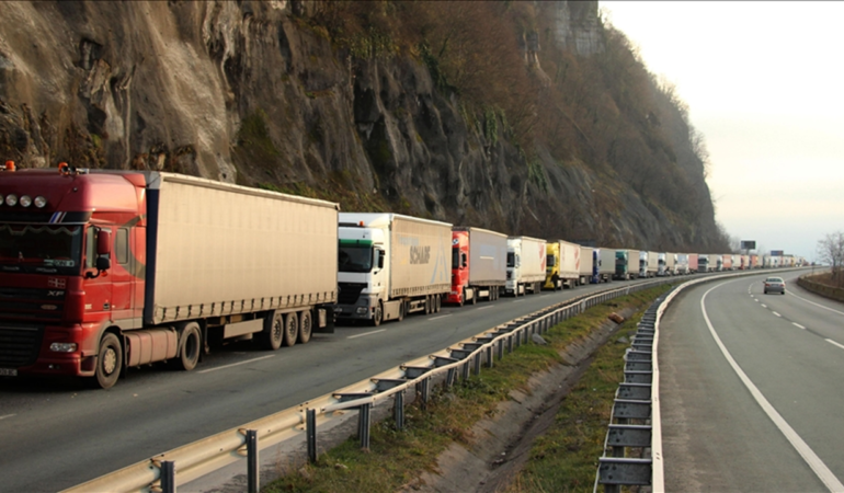 Sarp Sınır Kapısı’nda Rekor Tır Geçişi