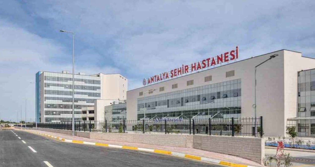 sehir-hastanelerinin-maliyet-artislari-ve-ekonomik-etkileri-hx48ttbj.jpg