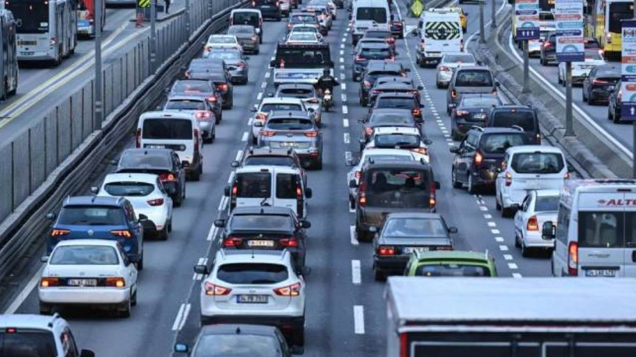 turkiyede-2024-yili-trafik-verileri-ve-araclarin-ortalama-yasi-SBz89P4I.jpg