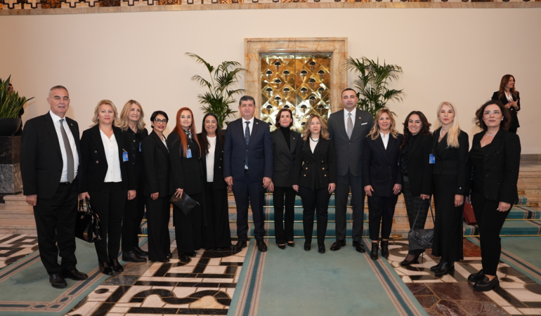 ANTİKAD bayanın siyasetteki yerini gündeme taşıyor