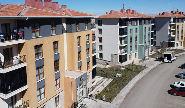 Arsa ve tarla satışları düştü, konut patladı
