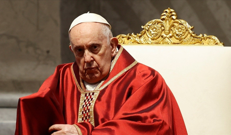 Vatikan duyurdu: Papa Franciscus hastaneye kaldırıldı