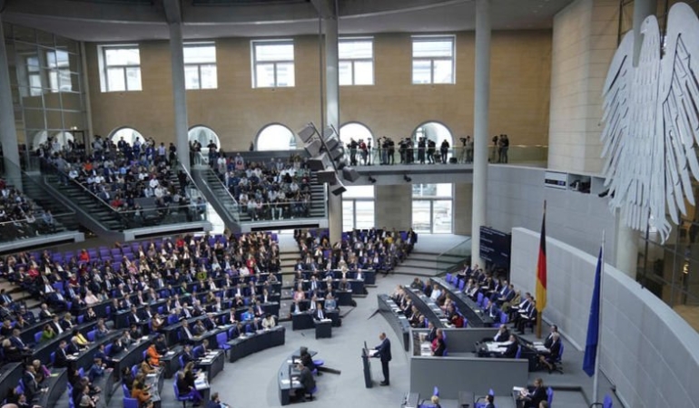 Alman meclisinden milyarlarca euroluk kredi paketine onay