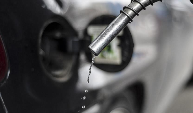 Benzin fiyatlarına üst üste indirim geldi