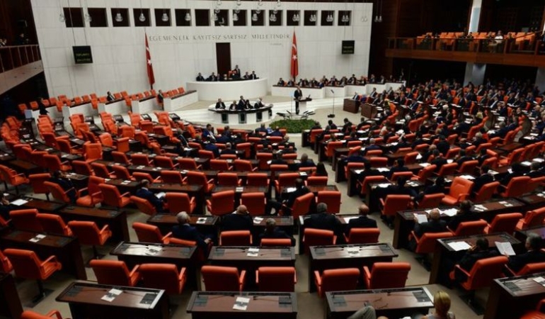 Emekliye bayram ikramiyesi kuruldan geçti