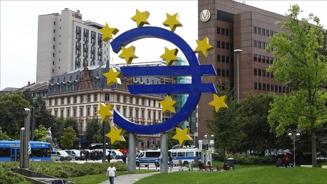 euro-bolgesinde-yatirimci-inanci-son-9-ayin-en-yuksek-duzeyinde-x1lzpaIZ.jpg
