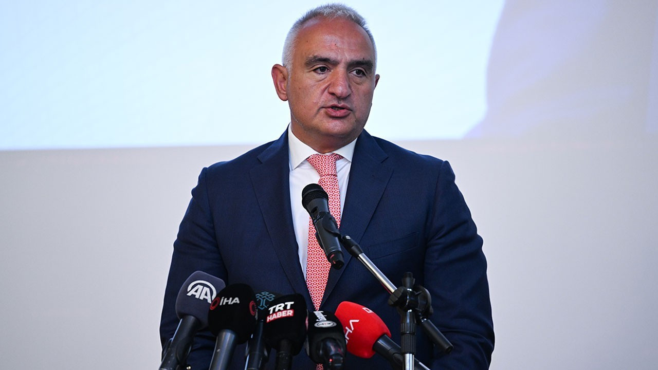 mehmet-nuri-ersoy-turizmde-2025-yili-hedefi-64-milyar-dolar-gelir-JaUR25qG.jpg