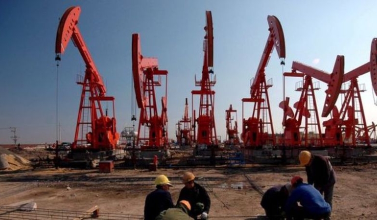 Petrol ABD enflasyon verisi sonrası çıkarlarını korudu