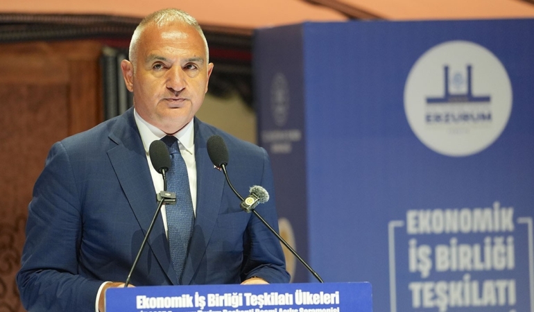Bakan Ersoy: Turizmde hedefimiz dünyada birinci üç ülke ortasına girmek