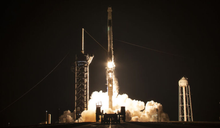 Bezos ile Musk’ın uydu rekabeti alevlendi