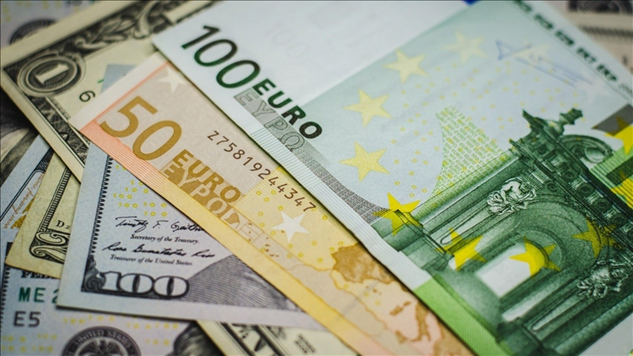 dolarda-paha-kaybi-suruyor-euro-3-yilin-zirvesinde-h2bLFCYr.jpg