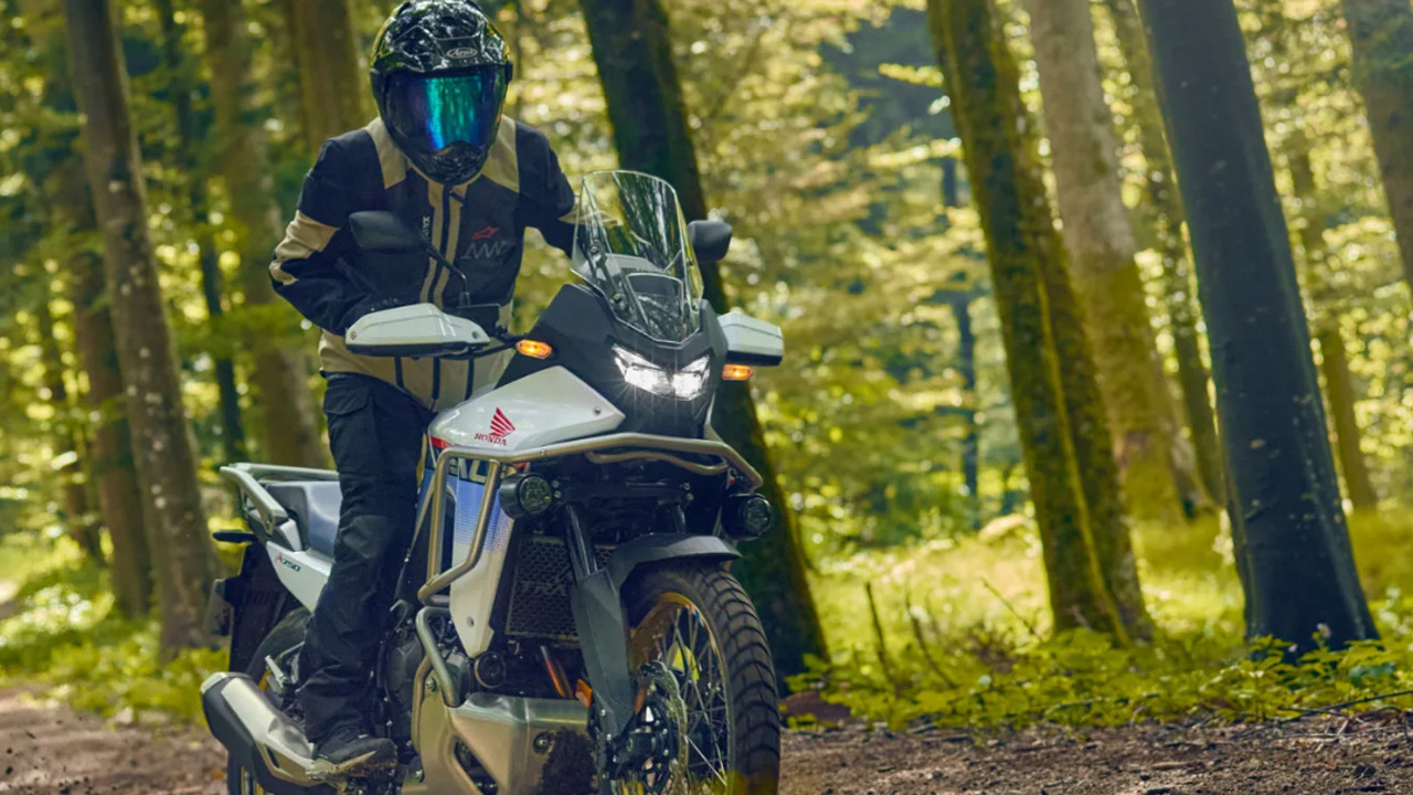 hondanin-xl750-transalp-nc750x-ve-x-adv-modellerinin-ozellikleri-ve-fiyati-ne-kadar-eQ74JV25.jpg
