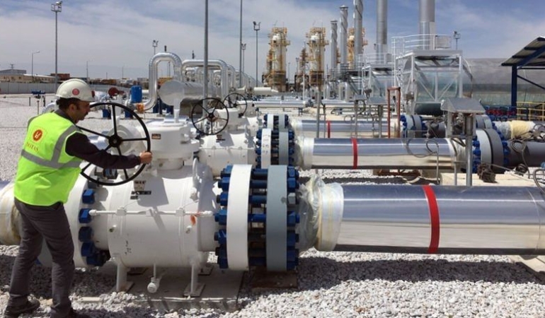 Petrol fiyatlarının uzun mühlet 80 dolara ulaşamayacağı öngörülüyor