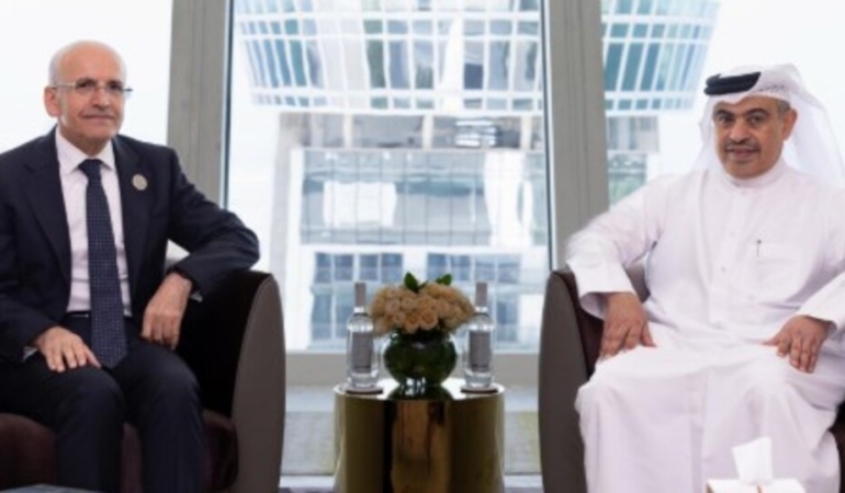 Bakan Şimşek Doha’da