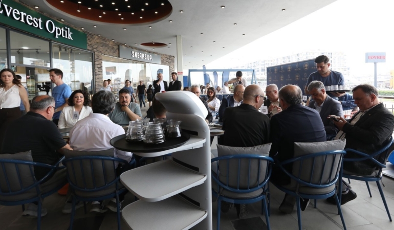 Balıkesir’de bir birinci: Servis robotlarıyla hizmet veren kafe açılıyor
