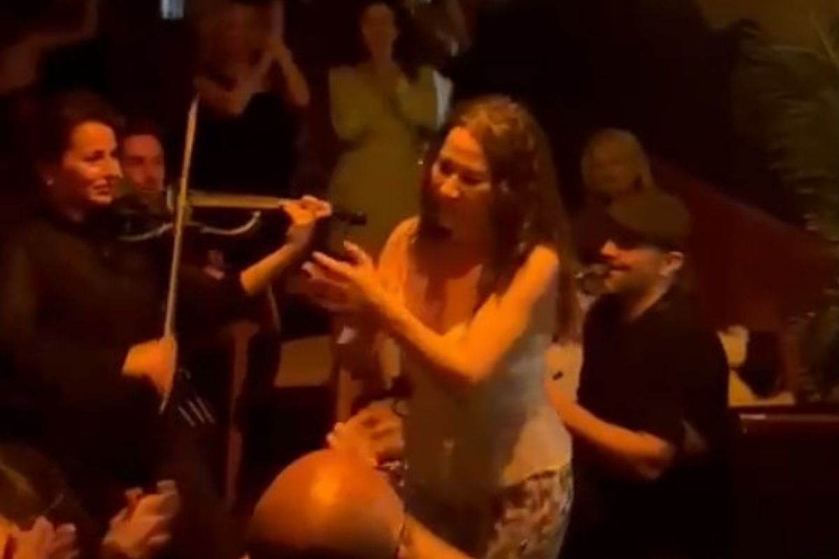 faruk-bilenden-bosanan-cigdem-sabanci-ayriligi-dans-ederek-kutladi-e7uqcjrg.jpg