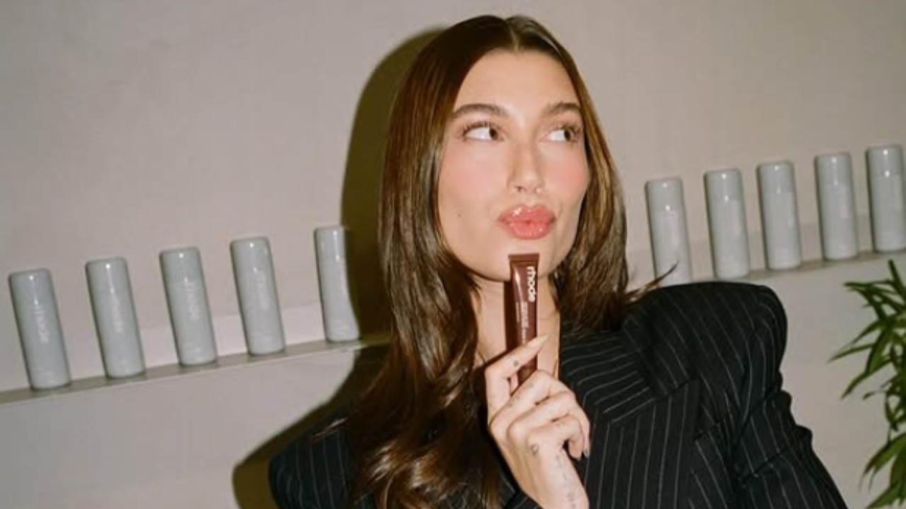hailey-bieber-kozmetik-markasini-1-milyar-dolara-satiyor-yeni-sahibi-asik-r-oldu-YcUUFB72.png