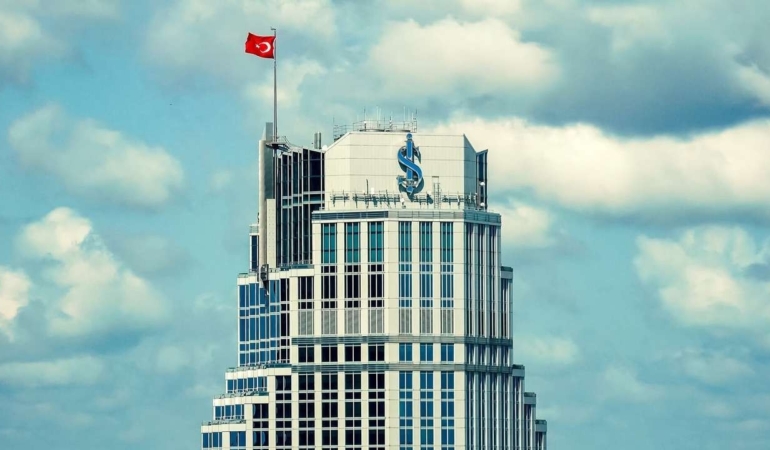 İş Bankası yılın birinci çeyreğinde 12,4 milyar lira kar elde etti