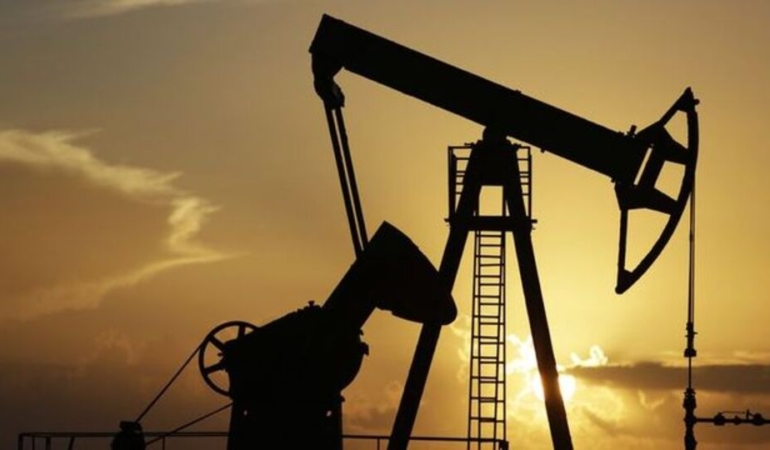 Petrol, arz fazlası kaygılarıyla düşüyor