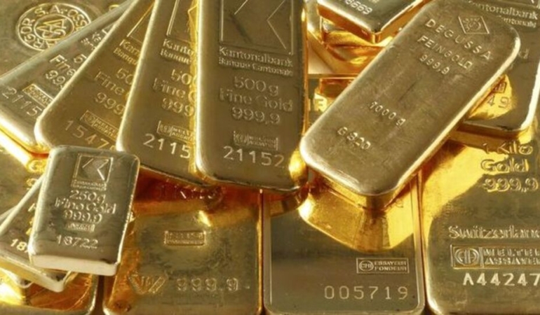 Altın, Fed’den iki faiz indirimi beklentisiyle yararlarını koruyor