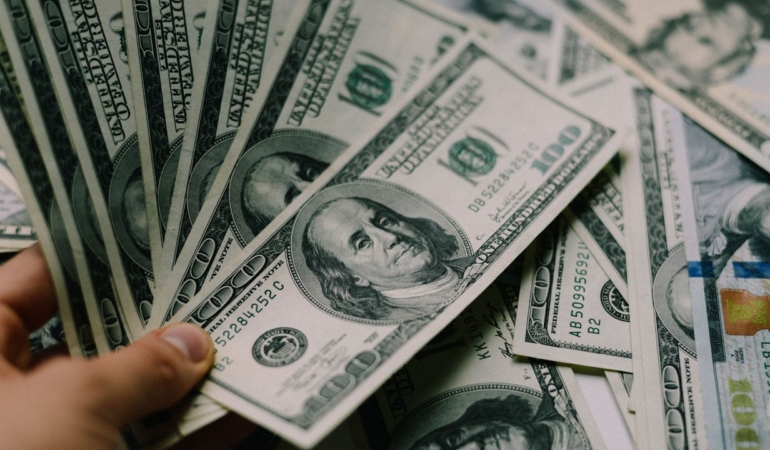 Döviz kurları yükselişini sürdürüyor: Dolar haziran tepesinde, euro rekora yakın