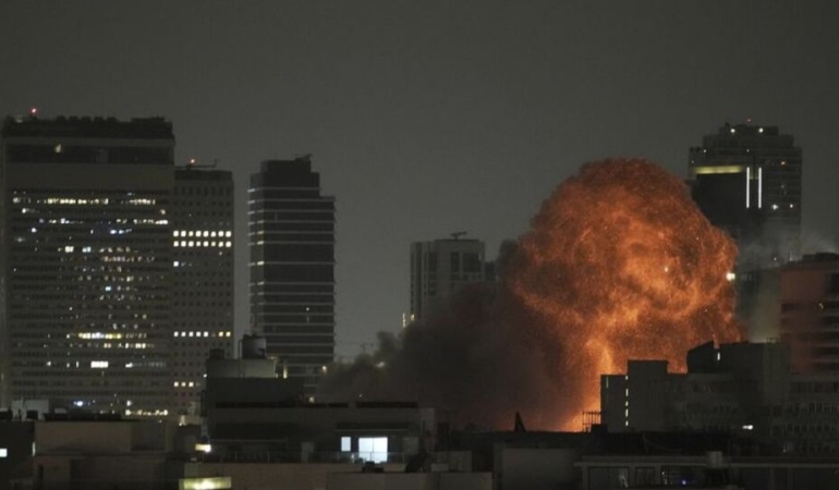 İsrail ordusu Tahran’a yeni taarruz dalgası başlattığını duyurdu