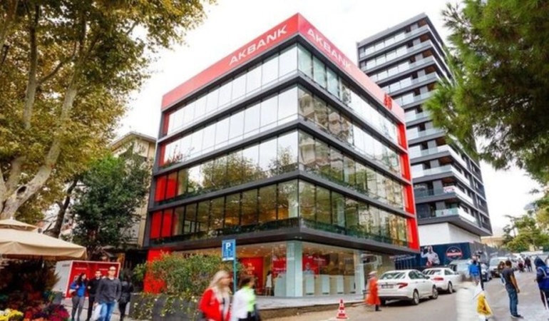 Akbank’tan yılın 2. çeyreğinde 11,1 milyar TL kâr